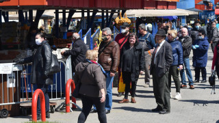 Защо не искаме да носим маски на публично място