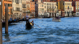 Пресъхнаха каналите във Венеция. Защо?