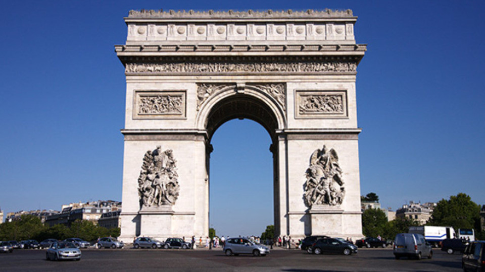 Опаковаха Триумфалната арка /Фото/ | StandartNews.com