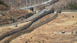 Стрелят се по границата между Северна и Южна Корея