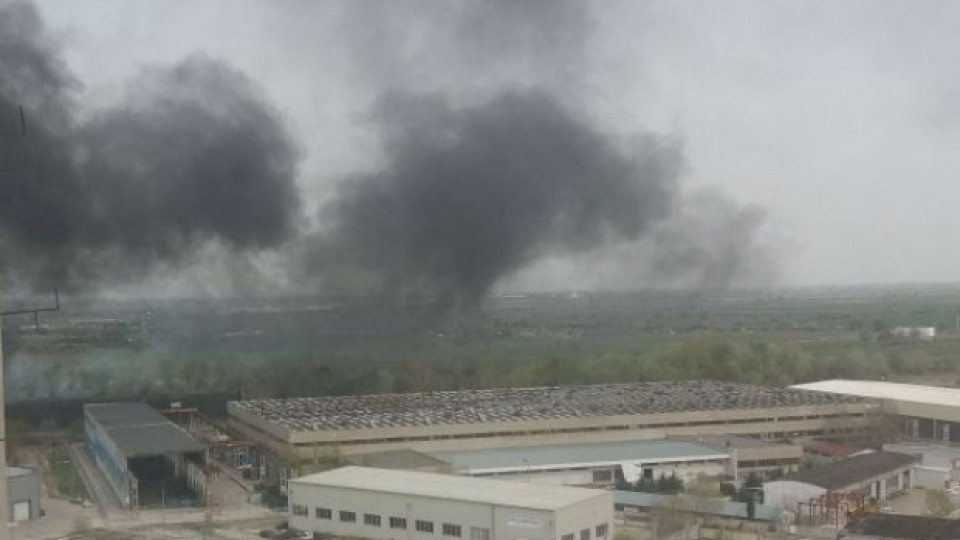 Пожар избухна в пловдивски склад | StandartNews.com