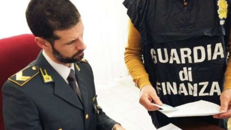 Влюбена българка даде 100 бона на генерал менте | StandartNews.com