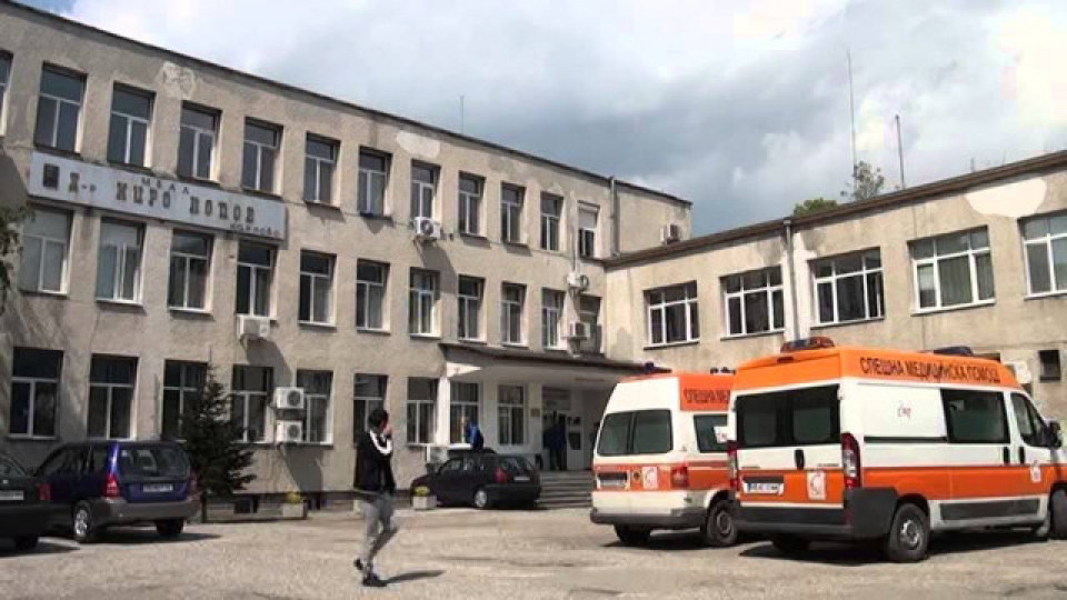 Хвърлиха оставки 18 лекари от болницата в Карлово | StandartNews.com