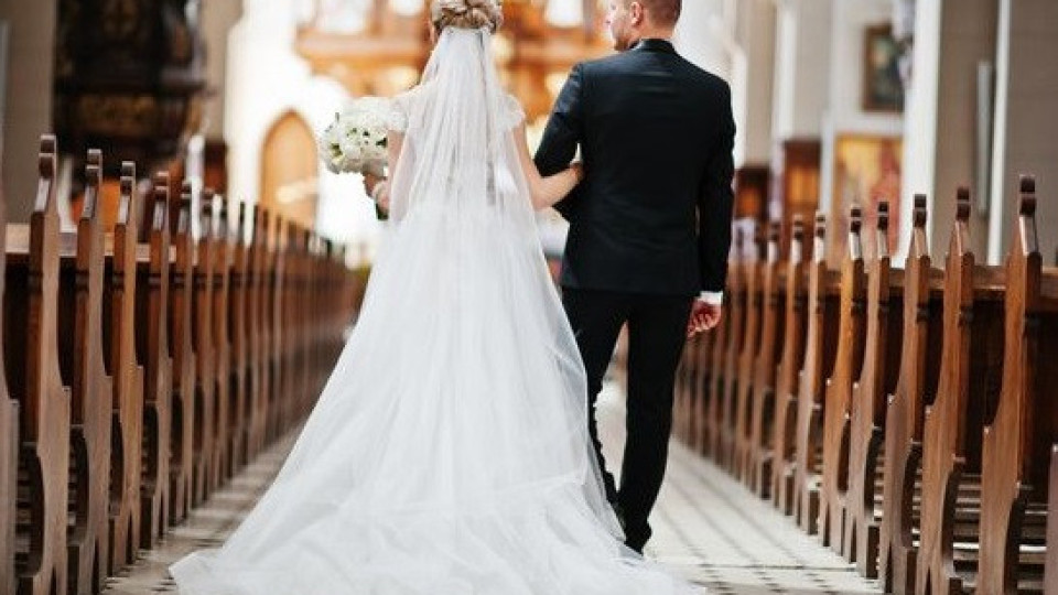 Рускиня заряза мъжа си, за да се венчае за сина му | StandartNews.com