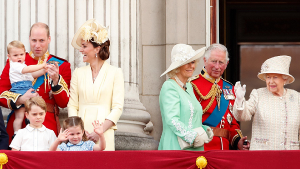 Кралското семейство благодари на медиците по света | StandartNews.com