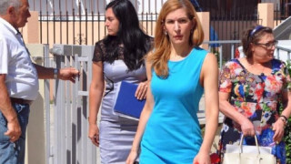 Николина Ангелкова в “Спасители на плажа”