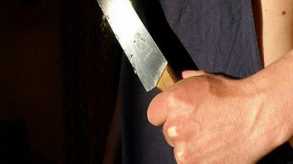 Хорър: Психо вади нож на деца в „Люлин“ | StandartNews.com
