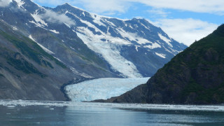 Разтапящ се ледник застрашава Аляска