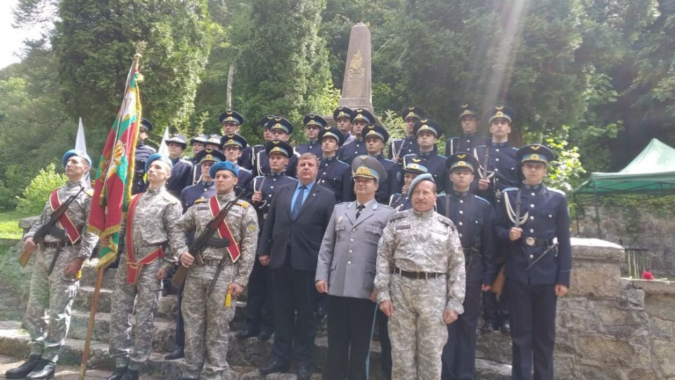 Каракачанов: Модернизацията на армията продължава | StandartNews.com