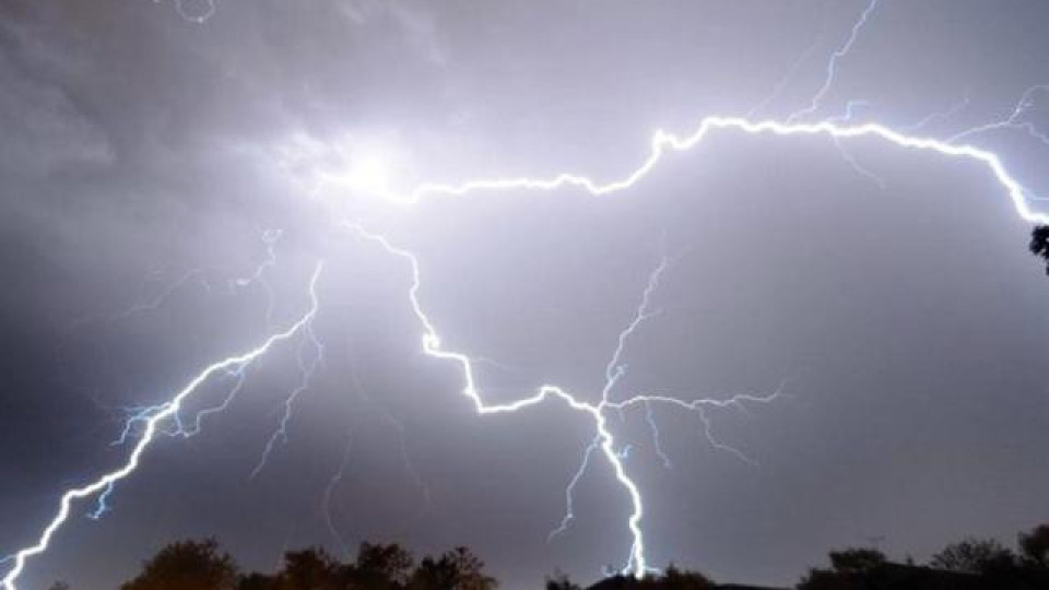 Жълт код за гръмотевични бури и градушки | StandartNews.com