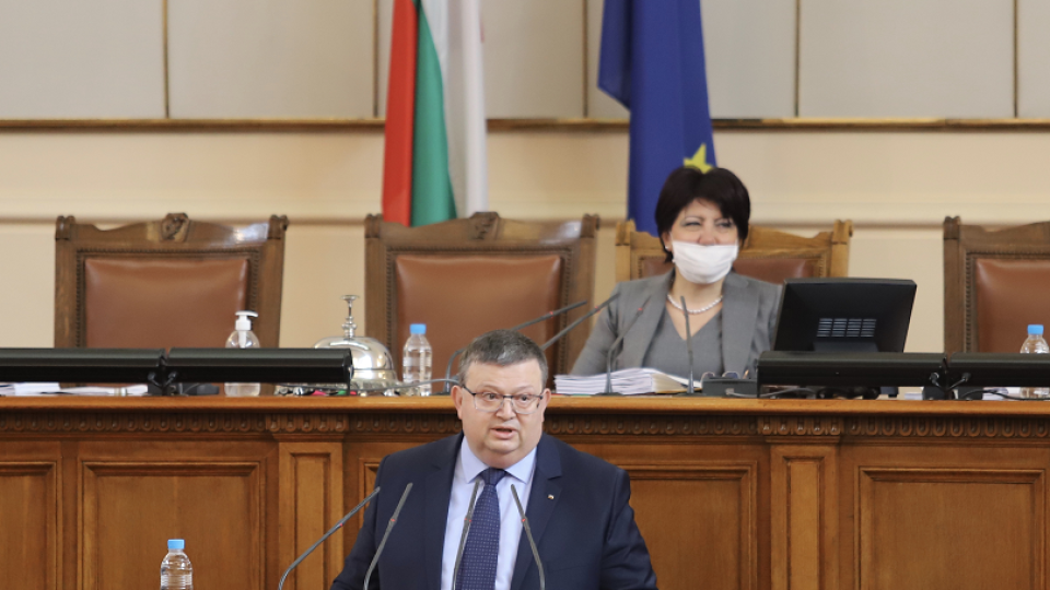 Цацаров с компетентни забележки към опозицията | StandartNews.com
