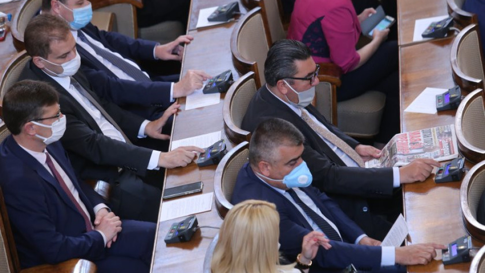 Парламентът прие доклада на комисията на Цацаров | StandartNews.com