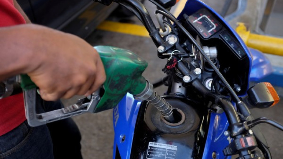Чудо: Венецуелците ще си плащат бензина | StandartNews.com