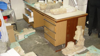Нови артефакти иззети от офисите на Божков СНИМКИ