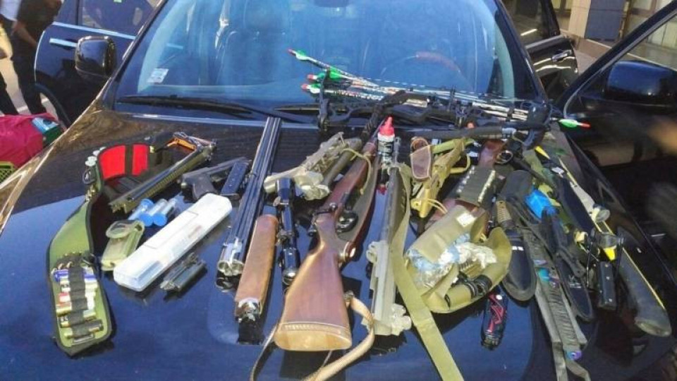 Заловиха много оръжие в Добрич, има арестувани | StandartNews.com