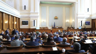 Депутатите гласуват за държавни бензиностанции