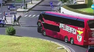 Атакуваха с камъни автобус с футболисти