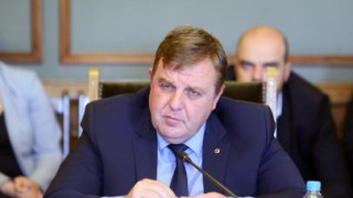 Каракачанов: Опозицията да не се надява, че ще се самовзривим