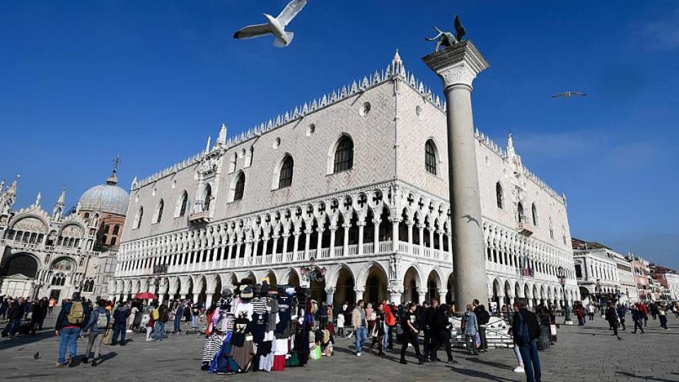 Нападнаха Двореца на дожите във Венеция | StandartNews.com