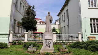 Реставрират най-стария паметник на Паисий