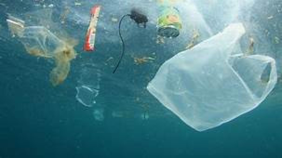 Разгражда ли се пластмасата в морските дълбини | StandartNews.com
