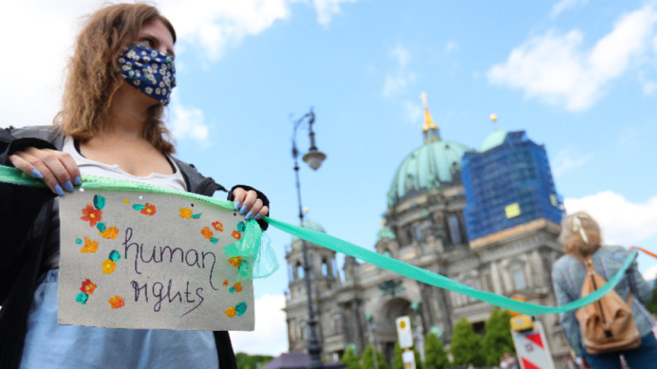 Хиляди демонстрират в Берлин срещу расизма | StandartNews.com