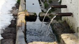 Кал тече от чешмите в русенско село