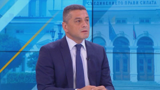 Нинова разбила червените редици