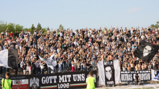 Футболни фенове протестират в Пловдив