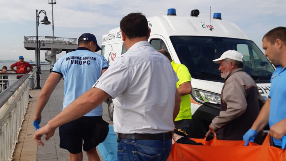 Общински инспектор извади от водата давещ се край Моста човек | StandartNews.com