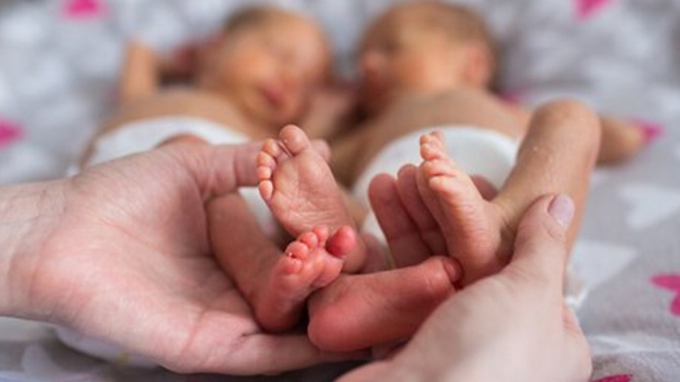 Уникален случай! Близнаци се родиха през 10 години | StandartNews.com