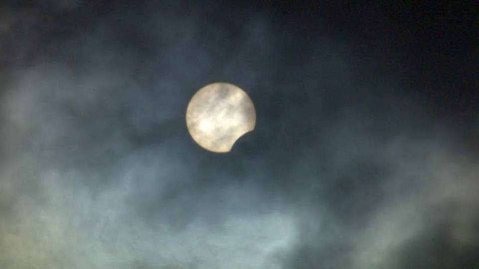 Видяхме слънчево затъмнение над България | StandartNews.com
