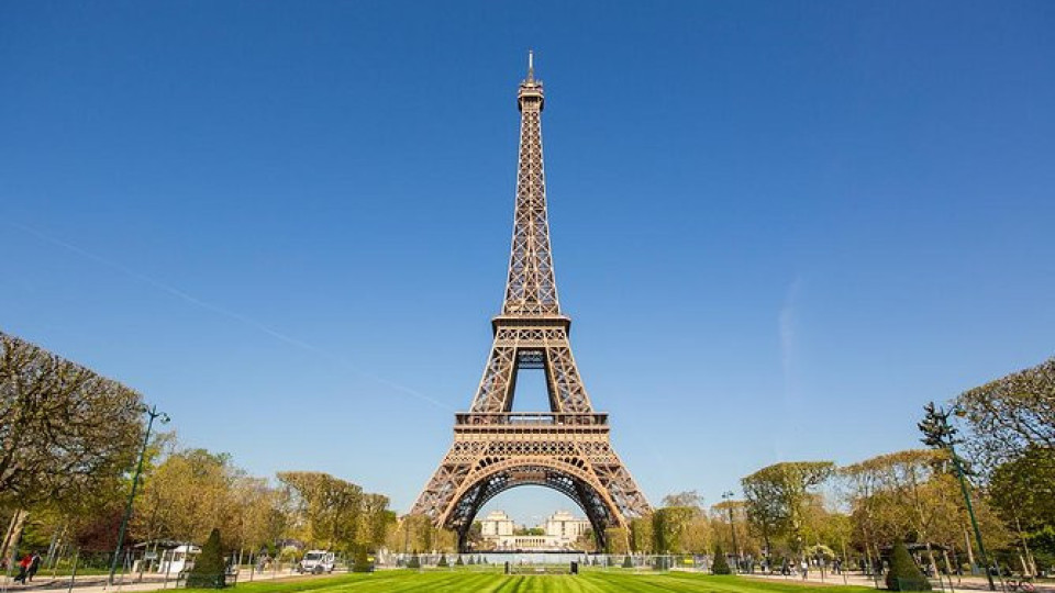 Туристите ще катерят пеша Айфеловата кула | StandartNews.com