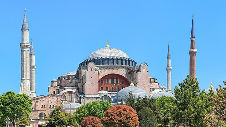 Атина алармира за обръщането на Св. София в джамия | StandartNews.com