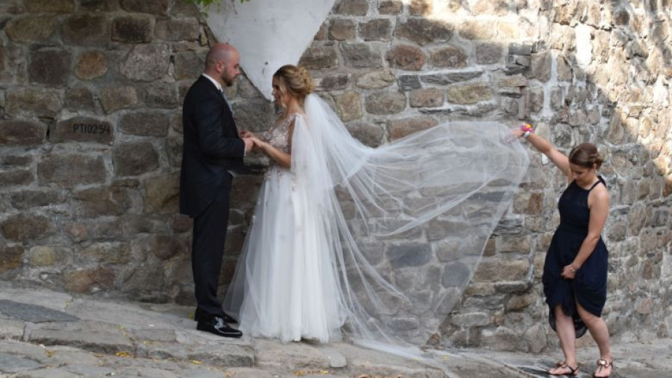 Младоженците в Италия пак без предпазни маски | StandartNews.com
