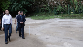 Президентът се спъна в Чудесата на България