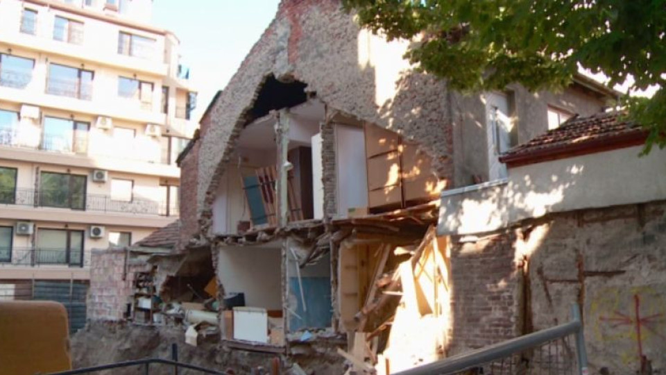 Строеж срути къща в Пловдив, още я оглеждат | StandartNews.com
