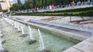 Стряскаща селяния на фонтаните пред НДК