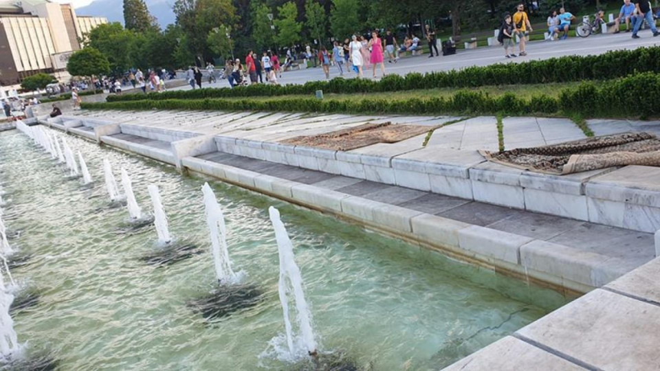 Стряскаща селяния на фонтаните пред НДК | StandartNews.com