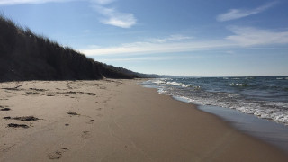 Защо плажът на „Дюни“ е празен?