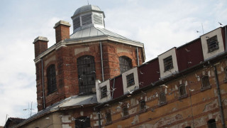 Чичо и племенник в затвора за трафик на жени