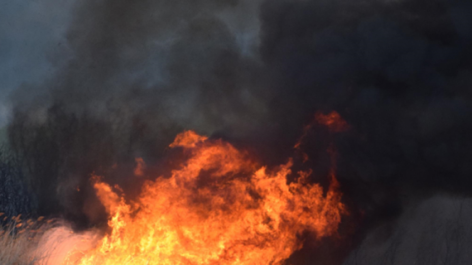 Избухна пожар в завод в Средец | StandartNews.com