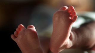 Американка роди бебе от 27-годишен ембрион