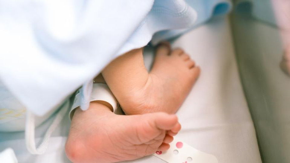 Лекари спасиха три родилки и бебетата им | StandartNews.com