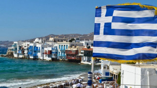 Гърция пак издава QR кодове