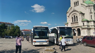 ГЕРБ: Погром с камъни върху автобусите ни