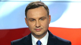 Дуда пак президент на Полша, но на косъм