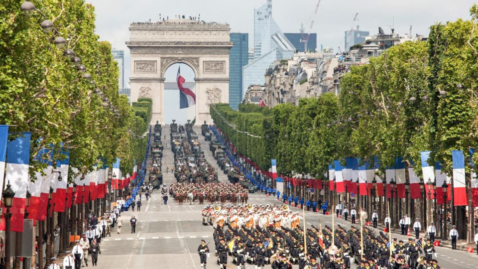 По-скромен парад за Деня на Франция | StandartNews.com