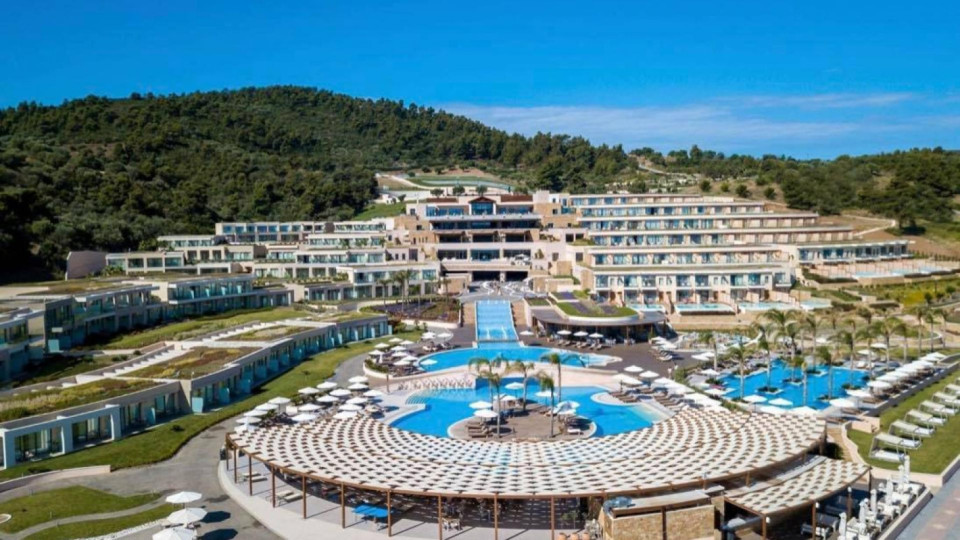 Нинова с хотел за десетки милиони евро на Халкидики | StandartNews.com