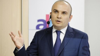 Евродепутат: Да не се крият зад гърба на Пеевски